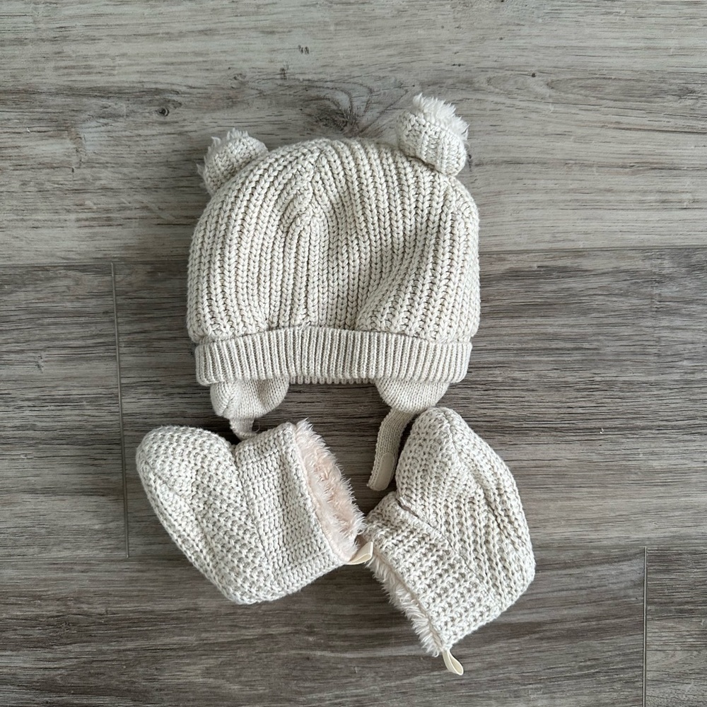 GAP Fleece Hat and Botties set